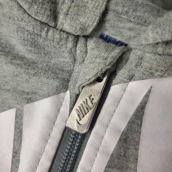 Nike Baby Boy Size 6/9M Gray and White Zip Up Hooded Coverall Sweatsuit Romper - Picture 5 of 16